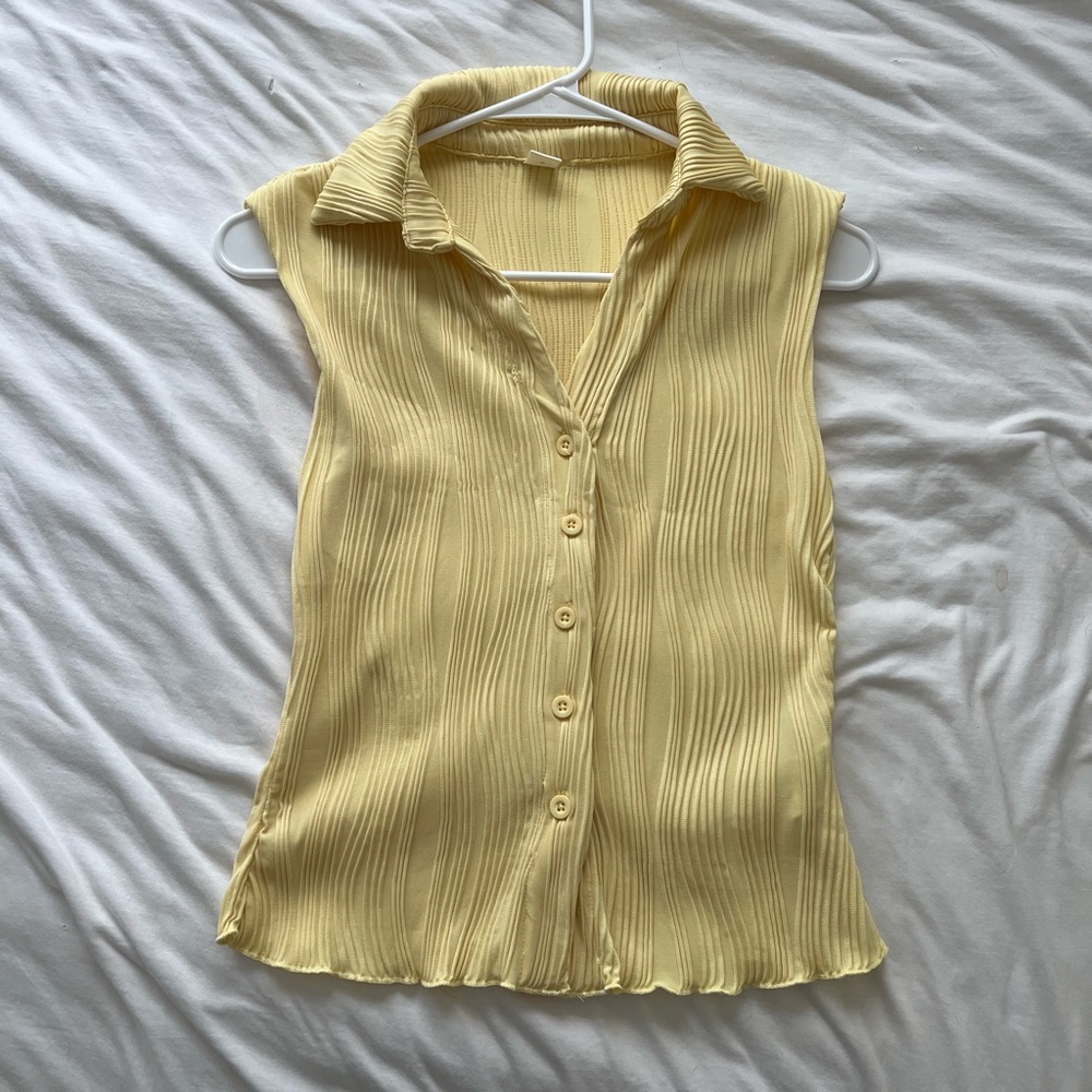 Butter Yellow Sleeveless Button-Up Top